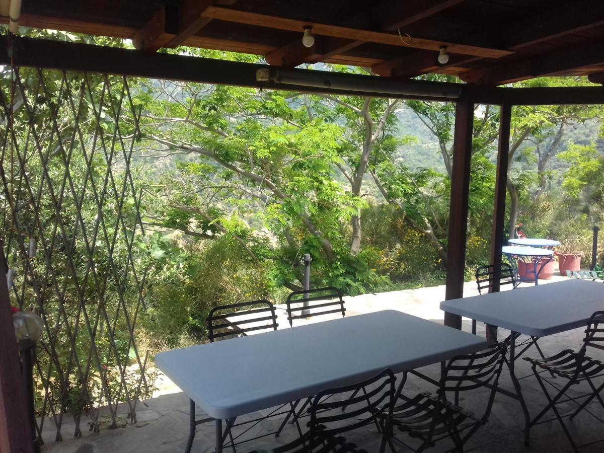 Ikarian Centre - Accommodation & Mountain Hiking 에브딜로스 외부 사진